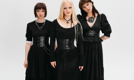 How to recreate 1990's goth fashion.